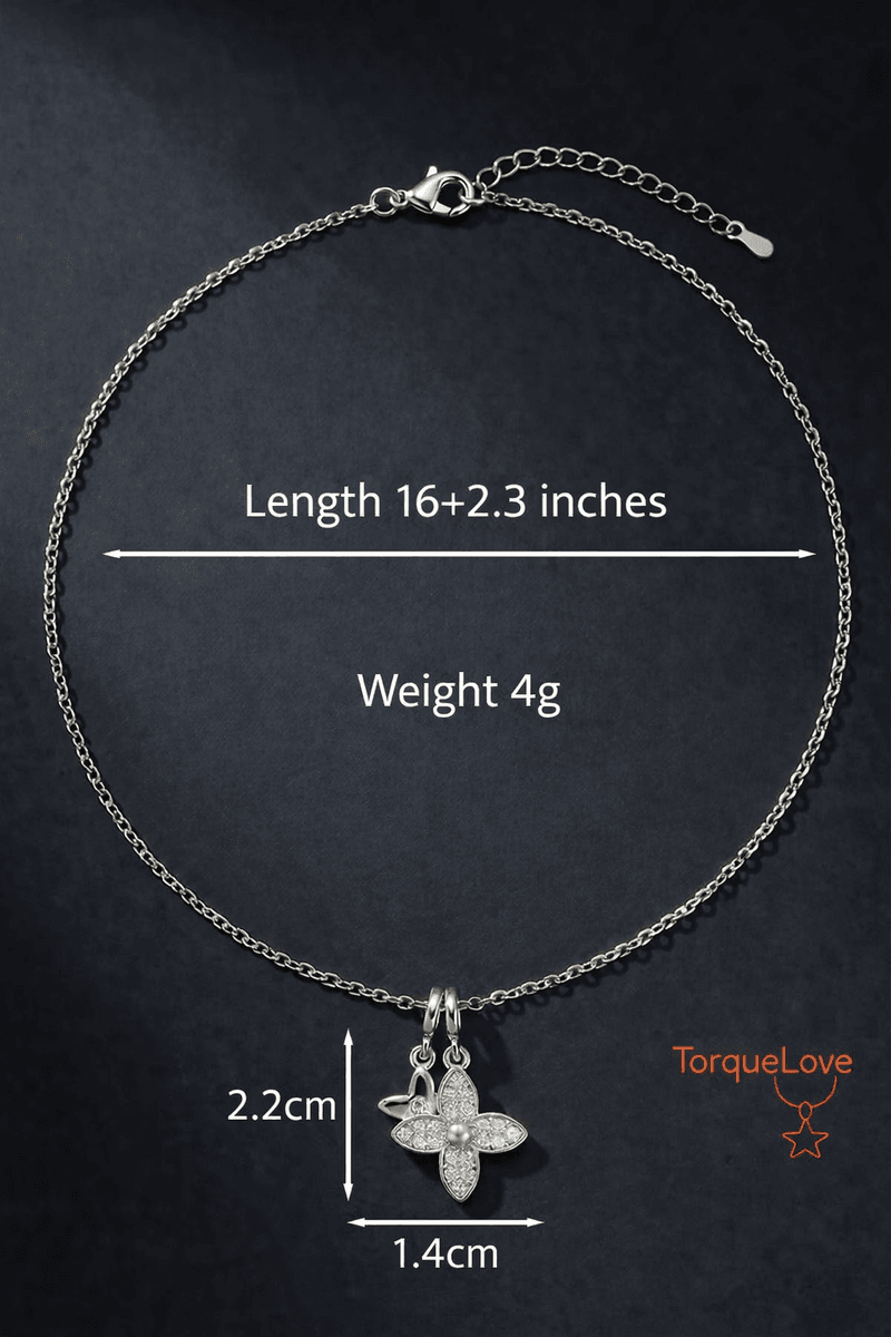 Necklace with clover pendant